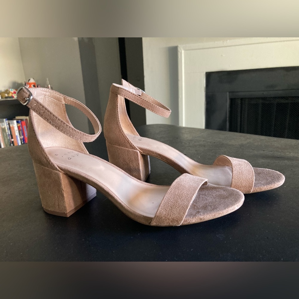 Women’s Chunky Nude Heels 6.5